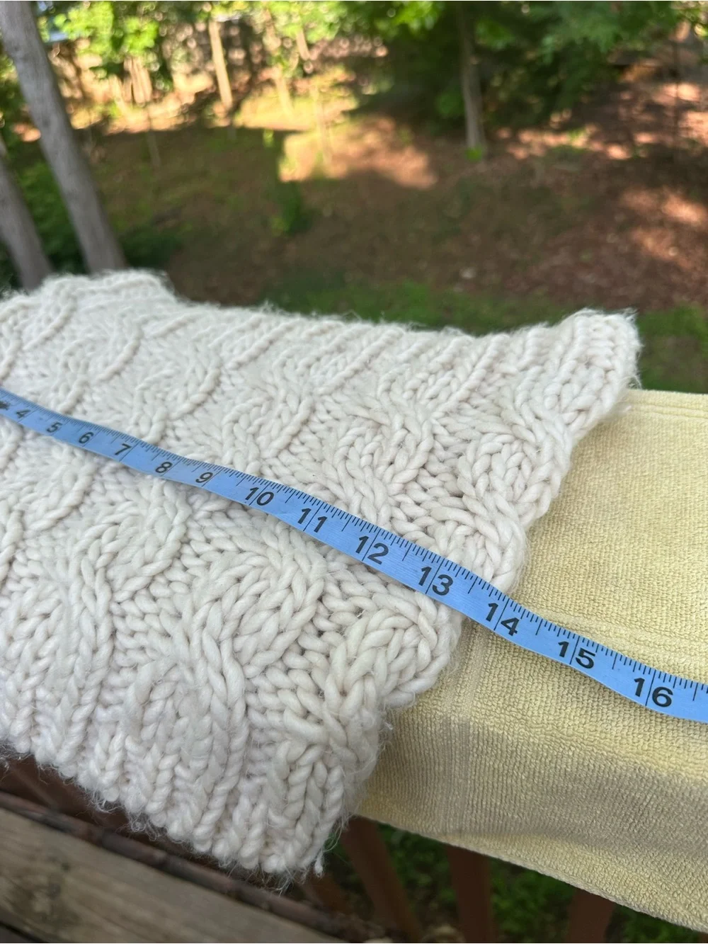 Ellen Tracy white chunky knit scarf